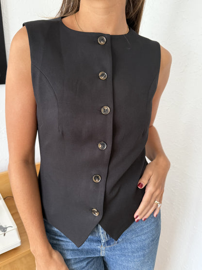 Needii Gabriella Sleeveless Buttoned Vest Top (Black)