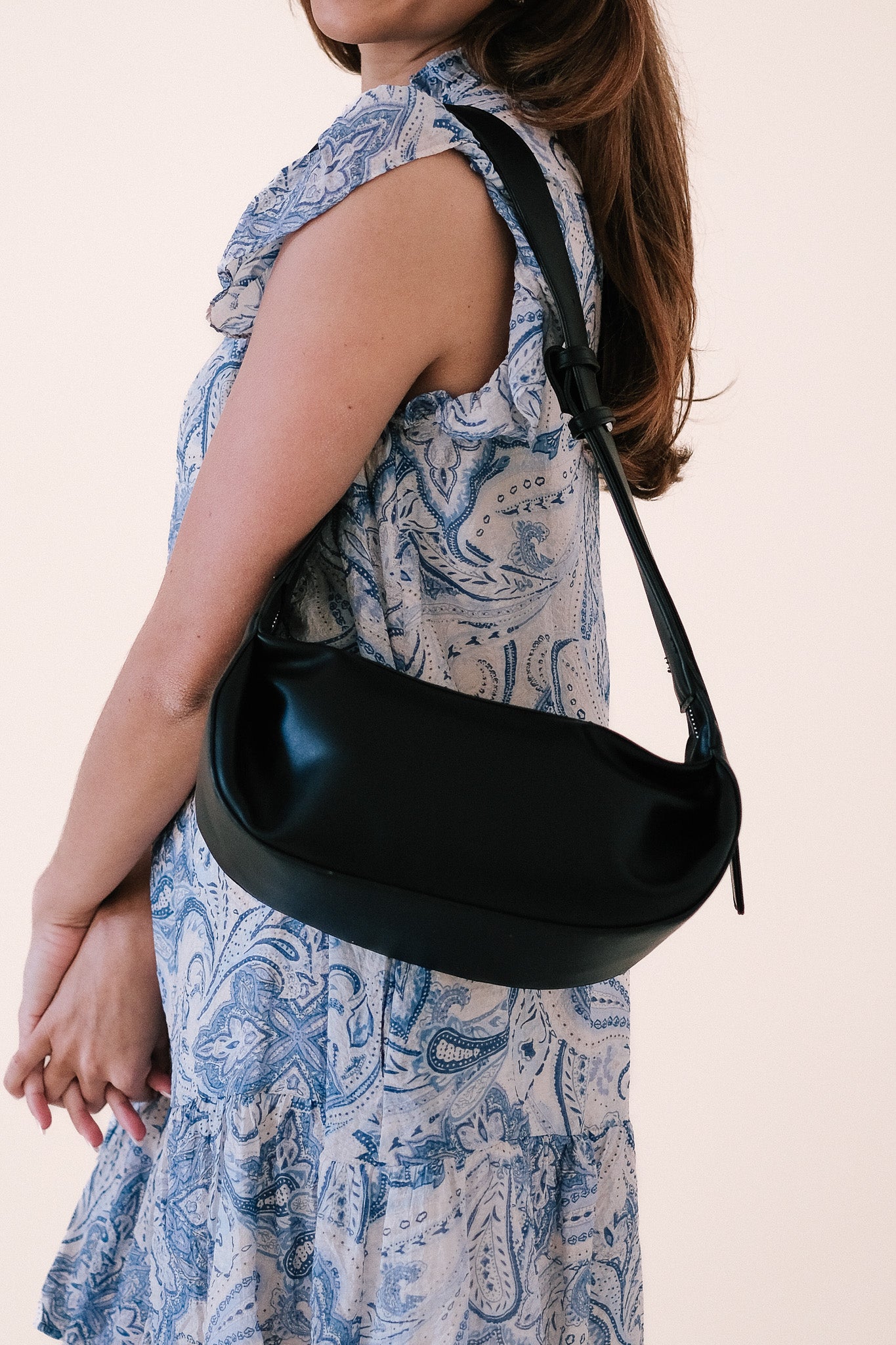 Black baguette shoulder bag hot sale